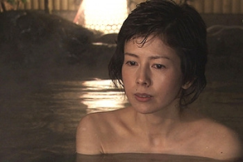 【沢口靖子エロ画像34枚】おっぱい強調風呂やパンチラ濡れ場など科捜研が抜ける厳選お宝SP【永久保存版】の画像