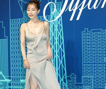 【エロ画像】【お宝】田中みな実アナ、おっぱい全開！お胸の谷間くっきり丸出しｗ（※画像14枚） の画像
