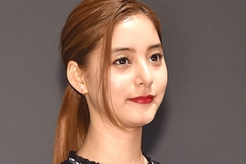 【新木優子エロ画像57枚】乳首出しやおっぱいポロリヌードと厳選パンチラや水着横パイも抜けるんですSP【永久保存版】の画像