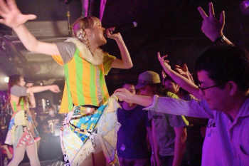 【地下アイドルエロ画像108枚】パンチラや乳首見せるライブや抜けるファンサービスでおっぱい見せ乳揉み裏オプSP【永久保存版】の画像