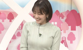 【エロ画像】河出奈都美アナ髪を切る　セクシーニットの巨乳！！の画像