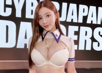 【エロ画像】CYBERJAPANの新メンバーKYONが胸パンパン  の画像