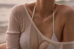 【エロ画像】渡邊渚アナ、おっぱい見えすぎ!乳輪が透けてエロくてたまらんwの画像