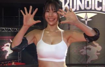 【エロ画像】鈴木ふみ奈、KUNOICHI2025の衣装がエロ過ぎｗｗ強調されたおっぱいとお尻を凝視してしまう・・の画像