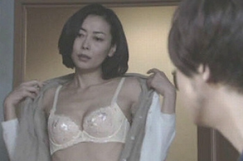 【中山美穂エロ画像５５枚】ヌード濡れ場とパンチラおっぱい丸見えシーンが多すぎて抜ける【永久保存版】の画像