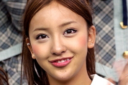 【板野友美エロ画像１１７枚】おっぱい巨乳化とパンチラＡＫＢ時代のともちんヌードで抜ける説【永久保存版】の画像