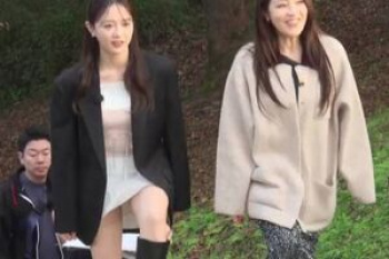 【エロ画像】森香澄アナ、パンチラ！ミニスカの股間見えすぎエロくてたまらんｗｗｗｗ【GIF動画】 の画像