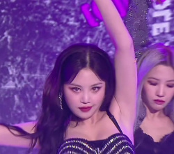 巨乳をブリンってしながら踊る(G)I-DLEスジンの画像