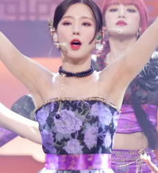 綺麗なワキ丸出しで歌って踊る(G)I-DLEミヨンの画像
