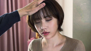 美女の豊かな欲望を満たす！激しいファックで絶頂に達する美しき女性ｗｗｗの画像