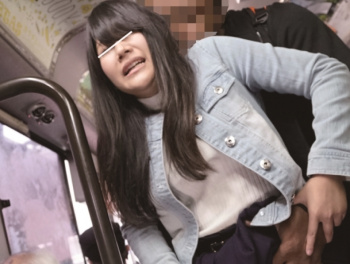 日本人女を襲う黒人痴●師!太い指でじっくり責め、極太デカチンを挿入して膣中に精子を大量注入!の画像