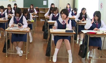 女子高生の妄想が現実に…犯され願望の生徒たち💛の画像