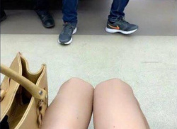 【画像】女さん「電車乗ってたら目の前に童貞の人いる…」の画像