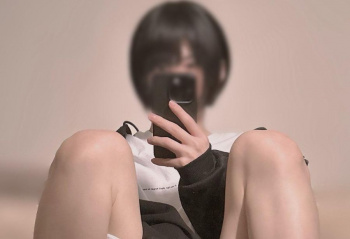 【画像】ボーイッシュ、鏡の前で クパァするwwwwwwwwの画像