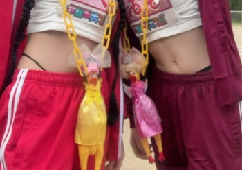 【画像】体育祭に紐パンで参加するJ・Kwwwwwwwwwwwwwwwwwwwwwwwwの画像