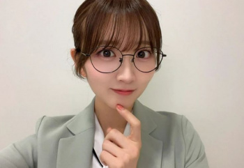 【画像】声優の山根綺さん、またも美しいメガネ姿を披露してしまうの画像