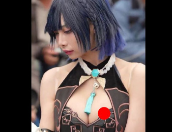 【画像】美少女コスプレイヤーさん、ライブ中にビーチクぽろりしてしまう痛恨のミスwwwwwの画像