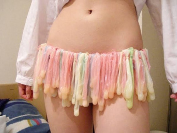 【画像】腰にコンド-ムぶら下げとかいうドチャ工ロ性癖wwwwwwwの画像