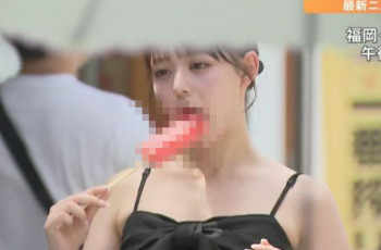 【画像】美女さん、街中でアイスをペロペロしてる瞬間をTBSに激写されるwwwwwwwの画像