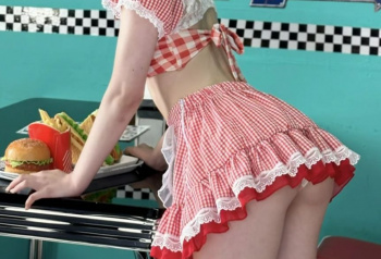 【画像】乳が無いからケツで勝負する女ｗｗｗｗｗｗｗｗｗｗｗｗｗｗｗｗｗｗｗｗｗｗｗｗの画像