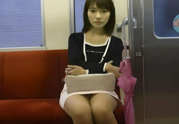 【画像】こんな美少女に見つめられて恋に落ちないヤツいない説wwwwwwwwの画像