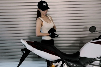 【画像】ダレノガレ明美さんの大型バイク、かっこいいwwwwwwwwwwwwwwwの画像