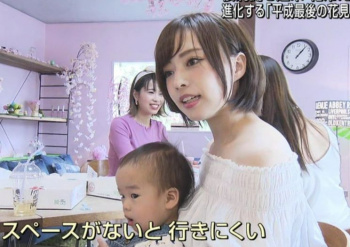 【画像】テレビ映った花見客の人妻女性が美人すぎると話題にｗｗｗｗｗｗｗｗｗの画像