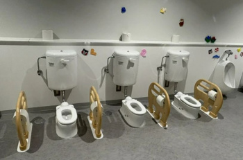 【画像】万博のトイレ、ガチで丸見え‼ これ大丈夫かwwwwwwwwwwwの画像