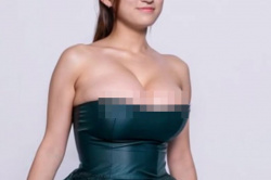 【画像】デカ乳 音大生さん、乳がはみ出すぎてアレが丸見えにｗｗｗｗｗｗｗｗｗｗの画像