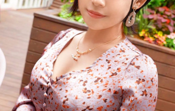 【工ロ注意】エプロンの下にとんでもない爆 乳を隠し持っている若妻が工ロすぎるｗｗｗｗｗｗｗの画像