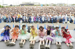 【画像】謎のアイドル、地方のイオンに5000人集めてしまうｗｗｗｗｗｗｗｗの画像