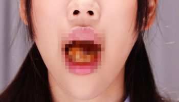 【マニア向け】可愛い女の子がご飯を食べている時の口の中が見れる、特殊性癖AVみつけたｗｗｗｗｗの画像