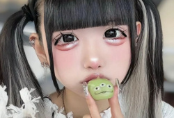 【画像】メイクを取った地雷系女子さんの顔wwwwwwwwwwの画像