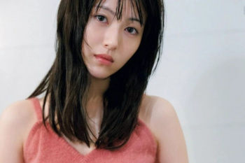 【画像】浜辺美波さん(24)のおっ ぱいｗｗｗｗｗｗｗｗｗｗの画像
