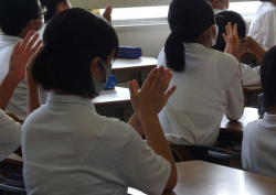 【画像】透けブラってどこ見てる????の画像