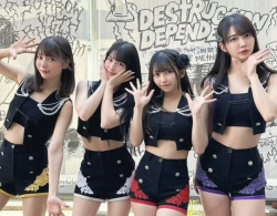 【画像】誰とセッ〇スしたいかめっちゃ迷う4人組、発見されるwwwwwwwの画像