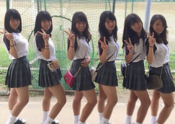 【画像】パイスラJ K集団のデカ乳比べが工ロすぎるｗｗｗｗｗｗｗｗｗｗの画像