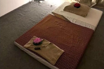 【画像】12歳のタイ人少女が、61人と違法接客していた個室の様子ｗｗｗｗｗｗの画像