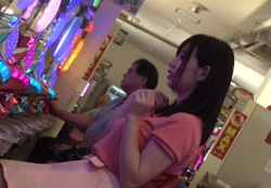 【画像】OLさん、パチンコ屋でビーチク丸出しｗｗｗｗｗｗｗｗｗｗｗｗｗの画像