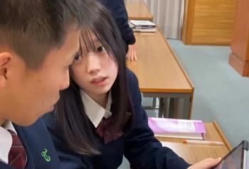 【画像】男子をガン詰めするJ Kの目、レベチｗｗｗｗｗｗｗｗｗｗｗｗｗｗｗｗｗｗの画像