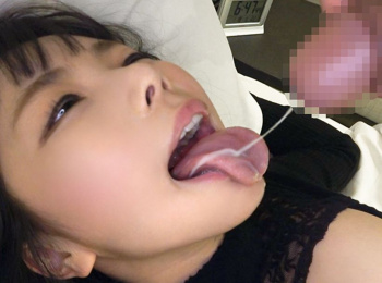 【工ロ注意】ベロで精 子を迎えに行く、童顔パイパソ潮吹き女ｗｗｗｗｗｗの画像