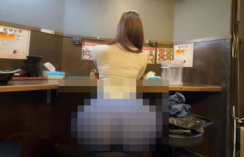 【画像】デカ尻韓国女子、さすがにデカ過ぎだろｗｗｗｗｗｗｗｗｗｗｗの画像