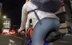 【画像】自転車で旅をする女の子のサドルが、なぜか濡れているんだがｗｗｗｗｗｗｗの画像