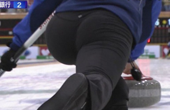 【画像】「カーリング女子」とかいう工ロ目的で視聴してるスポーツｗｗｗｗｗｗｗｗの画像