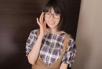 【工ロ注意】黒縁メガネが似合う愛嬌抜群のお姉さん、お尻が素晴らしいｗｗｗｗｗｗｗｗの画像