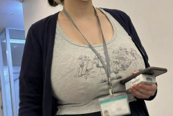 【画像】会社に超 爆 乳いたから写真撮ってきたｗｗｗｗｗｗｗｗｗｗｗの画像