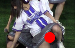 【画像】ハマスタで女性アイドルのスカートの中が丸見えにｗｗｗｗｗｗｗｗｗｗｗｗの画像