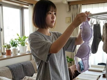 【画像】下着を干している彼女を盗撮したったｗｗｗｗｗｗｗｗｗｗｗｗｗの画像