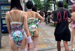 【動画あり】ドス ケベ痴女集団、アキバに集結してしまうｗｗｗｗｗｗｗｗｗｗｗの画像
