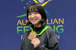 【画像】ニュージーランドハーフの三刀流フェンシング選手が可愛いと話題にwwwwwwの画像